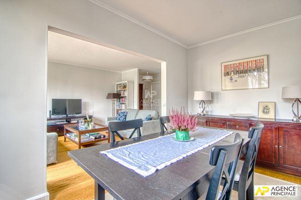 Versailles Notre-Dame Ermitage- Appartement 5 pièces 80 m² situé au 1er étage avec cave et box €539 000 ** - Référence 25152