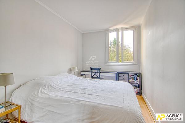 Versailles Notre-Dame Ermitage- Appartement 5 pièces 80 m² situé au 1er étage avec cave et box €539 000 ** - Référence 25152