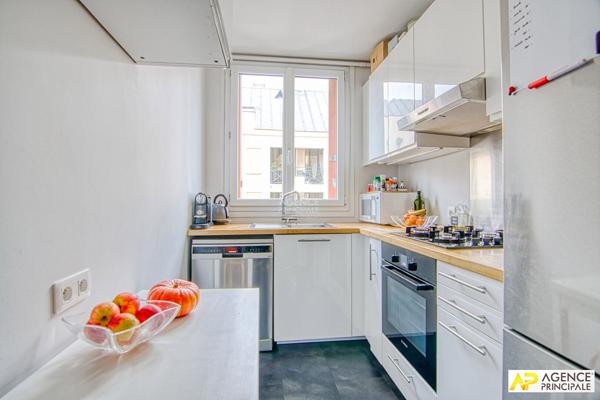 Versailles Notre-Dame Ermitage- Appartement 5 pièces 80 m² situé au 1er étage avec cave et box €539 000 ** - Référence 25152