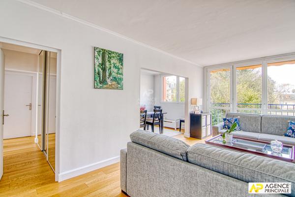 Versailles Notre-Dame Ermitage- Appartement 5 pièces 80 m² situé au 1er étage avec cave et box €539 000 ** - Référence 25152