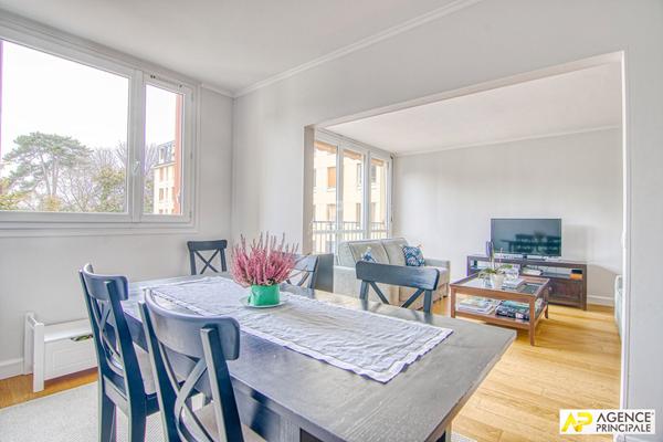 Versailles Notre-Dame Ermitage- Appartement 5 pièces 80 m² situé au 1er étage avec cave et box €539 000 ** - Référence 25152