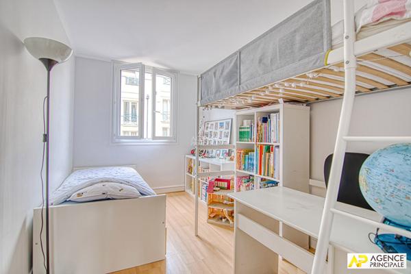 Versailles Notre-Dame Ermitage- Appartement 5 pièces 80 m² situé au 1er étage avec cave et box €539 000 ** - Référence 25152