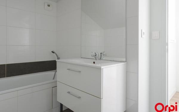 Appartement à louer    4 pièces •  Lyon 7