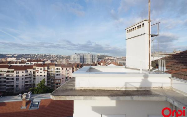 Appartement à louer    4 pièces •  Lyon 7