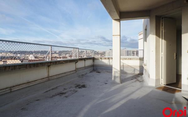 Appartement à louer    4 pièces •  Lyon 7
