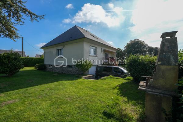 GRANDE PARCELLE DE 1700M² / SOUS-SOL DE 92M² / 4 CHAMBRES / DIAGNOSTIC D / PORTAIL ET PORTE DE GARAGE MOTORISÉS

Dans un quartier calme et apprécié de QUERQUEVILLE, venez découvrir cette maison sur sous-sol de 1967, édifiée sur une parcelle d'un peu plus de 1700m².

À votre arrivée, la paisibilité du secteur se ressent et la nature y est présente.
Au rez-de-chaussée, un spacieux sous-sol de 92m² s'offre à vous. Celui-ci se décline en un grand garage, suivi d'un atelier et d'une buanderie.
Au 1er étage, un couloir distribue une salle à manger agrémentée d'une cheminée et ouverte sur un séjour, une cuisine aménagée et équipée, 2 chambres, une salle de bains avec baignoire et douche, et un WC indépendant.
Au 2ème étage, un pallier dessert une grande pièce aménagée en chambre (pouvant être un bureau ou un espace de jeux), 2 chambres, une salle d'eau et un WC sanibroyeur indépendant.

L'harmonie de ce bien est assurée par une parcelle entièrement close, un portail et une porte de garage motorisés, un ancien poulailler et une proximité mer idéale pour une balade à pieds ou en vélo.

Ce bien rare à la vente n'attend plus que vous.

Informations pratiques : 

- Chauffage au fioul avec cuve de 1500L (consommation annuel actuel : entre 1280L et 1520L)
- Tout à l'égout
- Doubles vitrages PVC
- VMC simple flux

Travaux récents : 

- Toiture ardoise + velux (2014)
- Porte d'entrée (2015)
- Porte garage (2017)

Travaux à prévoir :

- Électricité