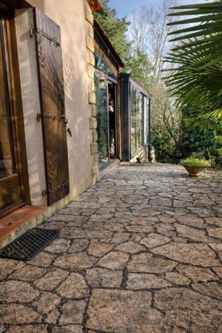 Maison 8 pièces 180 m2, parc de 8700 M2 avec dépendances