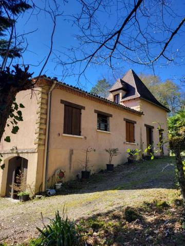 Maison 8 pièces 180 m2, parc de 8700 M2 avec dépendances