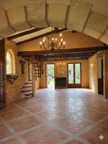 Maison 8 pièces 180 m2, parc de 8700 M2 avec dépendances