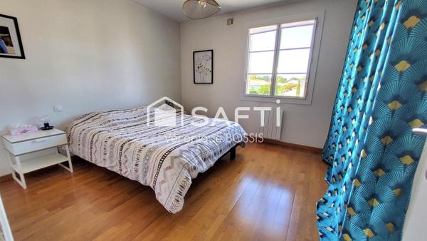 EXCLUSIVITE SAFTI : Maison de 120m2, 4 chambres, sur un terrain de 630m2, garage en 1/2 sous sol, à 500 m du bourg de Mouilleron le Captif