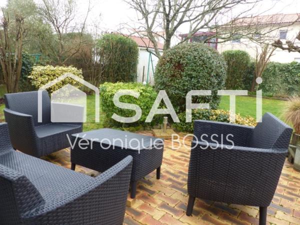 EXCLUSIVITE SAFTI : Maison de 120m2, 4 chambres, sur un terrain de 630m2, garage en 1/2 sous sol, à 500 m du bourg de Mouilleron le Captif