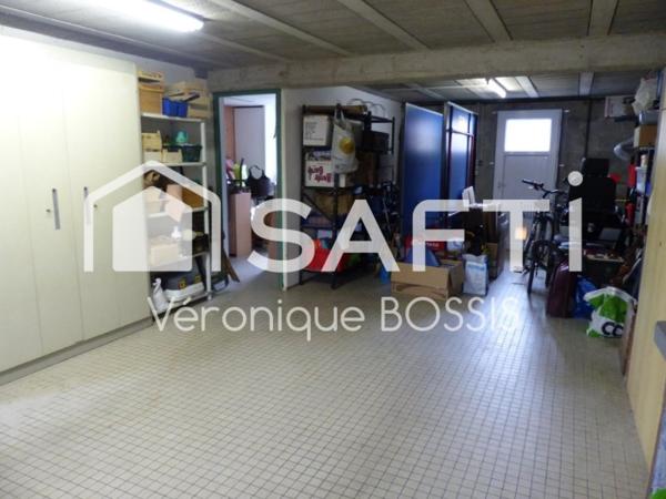 EXCLUSIVITE SAFTI : Maison de 120m2, 4 chambres, sur un terrain de 630m2, garage en 1/2 sous sol, à 500 m du bourg de Mouilleron le Captif
