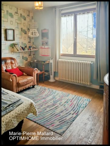 Maison de 4 chambres à PEYRAT LE CHATEAU (87)