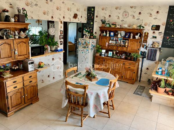 C'est à MARCK, que cette STAR est en tête d'AFFICHE des sites d'annonces immobilières !

Construite en 1980, elle a élu domicile dans un secteur TRANQUILLE de Marck, proche des COMMERCES, des ensembles scolaires, et des AXES RAPIDES de l'A16 ( Vers Calais, Fréthun, Boulogne, Gravelines, Dunkerque ).
Pour parfaire aux stationnements de vos nombreuses voitures, motos et vélos, elle dispose d'un PARKING et d'un GRAND GARAGE de 30 m2 ( accessible directement par la maison )...De part sa surface, elle saura y installer l'atelier de bricolage dont vous aviez rêvé.

Pour parfaire à son SEXAPPEAL elle a fait rénover sa façade, et l'ensemble de ses menuiseries extérieures...ELLE EST TOUTE BELLE POUR JOUER SON NOUVEAU RÔLE !

Sa JOLIE PORTE s'ouvre, elle vous accueille et vous fait découvrir son DECOR et sa MISE EN SCENE, avec une vie possible de PLAIN-PIED.

En RDC : Elle vous propose son HALL et son couloir de distribution, son SALON / SEJOUR ( avec son poêle à PELLET ), sa CUISINE ( s'ouvrant sur son garage ), sa SALLE D'EAU récente ( douche, vasque, meuble, sèche-serviette ), sa commodité d'aisance ( wc indépendant avec fenêtre ), sa première CHAMBRE ( de surface suffisante pour y installer un DRESSING de STAR ), et une TERRASSE dominant son JARDIN exposé PLEIN-SUD.

Par son escalier du FESTIVAL de MARCK, elle vous propose 2 GRANDES CHAMBRES à l'étage, et des COMBLES aménageables.
Des raccordements d'évacuations et d'arrivées d'eau ( côté garage ) sauront parfaire à l'installation d'une seconde salle d'eau et d'un wc à l'étage.
En extérieur, une REMISE et un ABRI-JARDIN seront idéaux, pour ranger la tondeuse et le matériel de jardinage.

AVEC AUTANT D'ARGUMENTS et D'AVANTAGES, ELLE EST VRAIMENT EN PHASE DE SEDUCTION !

Pour parfaire aux belles journées d'été, elle dispose d'une TERRASSE et d'un JARDIN clôturé sur 937 m2, parfaitement exposé SUD, afin de BRILLER sous les SUN-LIGHTS de Marck...Nous sommes toutefois dans les Hauts de France, et il ne faut pas trop rêver...Quoique !
Dans son SCENARIO, elle a prévue de mémorables BARBECUE en famille, de Festives Soirées Blanches Marckoises, des séances de bronzage protégé des regards indiscrets, et la culture d'un POTAGER BIO ( histoire de rester en bonne santé ).

Ses ASPECTS TECHNIQUES : 
Elle est raccordée au tout à l'égout, la toiture est en parfait état, les pignons et façades sont bien entretenus, les MENUISERIRES sont en PVC DV / OB + VOLETS ROULANTS électriques, le CHAUFFAGE est par convecteurs électriques, l'eau chaude est produite par ballon électrique, L'ISOLATION est CORRECTE, et son poêle à PELLET vous fera vivre un remake des FEUX de L'AMOUR...C'EST VRAIMENT LA STAR du MOMENT !

Les NOTIONS ECONOMIQUES :
La taxe foncière est de seulement 947 euros, et elle maîtrise parfaitement ses dépenses énergétiques. 
Pour parfaire à ses ATOURS, son imprésario a limité son CACHET ( son tarif est bien étudié ).

Le SECTEUR est TRANQUILLE, la MAISON est SAINE, les ASPECTS TECHNIQUES sont OPTIMALS, elle vous propose 3 à 4 CHAMBRES, un JARDIN exposé PLEIN-SUD, des prestations techniques de qualité...JE VOUS CONSEILLE DE VITE RESERVER UNE PLACE, POUR UNE PROJECTION PRIVATIVE !

Vous souhaitez qu'elle participe à l'épanouissement de votre belle famille ?
Il faut juste m'appeler...Gilles O6 3O 89 OO O8, créateur de belles histoires et de bonnes émotions immobilières. 

Je vous invite à visiter mon site : BSK gilles fourrier ( à consommer sans modération )

Pour des acquéreurs potentiels,  nous sommes en recherche de biens immobiliers à vendre sur l'ensemble des Hauts de France ! 
N'hésitez pas à nous consulter pour la vente d'une maison,  d'un appartement,  d'un immeuble,  d'un fonds de commerce...Nous pourrons vous OFFRIR votre ESTIMATION,  et vous présenter les particularités de nos actions commerciales,  qui transforment nos ventes en de très belles réussites immobilières.
