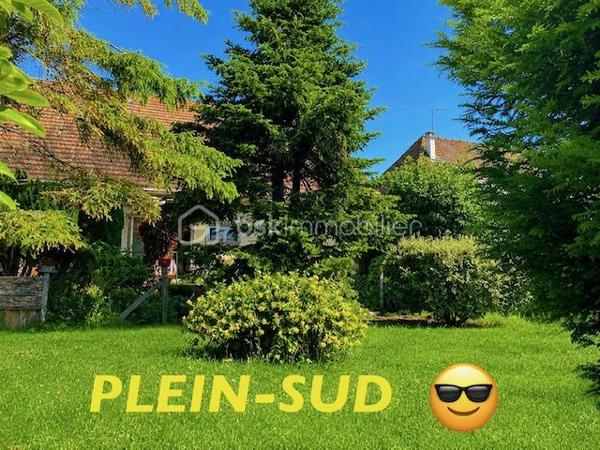 C'est à MARCK, que cette STAR est en tête d'AFFICHE des sites d'annonces immobilières !

Construite en 1980, elle a élu domicile dans un secteur TRANQUILLE de Marck, proche des COMMERCES, des ensembles scolaires, et des AXES RAPIDES de l'A16 ( Vers Calais, Fréthun, Boulogne, Gravelines, Dunkerque ).
Pour parfaire aux stationnements de vos nombreuses voitures, motos et vélos, elle dispose d'un PARKING et d'un GRAND GARAGE de 30 m2 ( accessible directement par la maison )...De part sa surface, elle saura y installer l'atelier de bricolage dont vous aviez rêvé.

Pour parfaire à son SEXAPPEAL elle a fait rénover sa façade, et l'ensemble de ses menuiseries extérieures...ELLE EST TOUTE BELLE POUR JOUER SON NOUVEAU RÔLE !

Sa JOLIE PORTE s'ouvre, elle vous accueille et vous fait découvrir son DECOR et sa MISE EN SCENE, avec une vie possible de PLAIN-PIED.

En RDC : Elle vous propose son HALL et son couloir de distribution, son SALON / SEJOUR ( avec son poêle à PELLET ), sa CUISINE ( s'ouvrant sur son garage ), sa SALLE D'EAU récente ( douche, vasque, meuble, sèche-serviette ), sa commodité d'aisance ( wc indépendant avec fenêtre ), sa première CHAMBRE ( de surface suffisante pour y installer un DRESSING de STAR ), et une TERRASSE dominant son JARDIN exposé PLEIN-SUD.

Par son escalier du FESTIVAL de MARCK, elle vous propose 2 GRANDES CHAMBRES à l'étage, et des COMBLES aménageables.
Des raccordements d'évacuations et d'arrivées d'eau ( côté garage ) sauront parfaire à l'installation d'une seconde salle d'eau et d'un wc à l'étage.
En extérieur, une REMISE et un ABRI-JARDIN seront idéaux, pour ranger la tondeuse et le matériel de jardinage.

AVEC AUTANT D'ARGUMENTS et D'AVANTAGES, ELLE EST VRAIMENT EN PHASE DE SEDUCTION !

Pour parfaire aux belles journées d'été, elle dispose d'une TERRASSE et d'un JARDIN clôturé sur 937 m2, parfaitement exposé SUD, afin de BRILLER sous les SUN-LIGHTS de Marck...Nous sommes toutefois dans les Hauts de France, et il ne faut pas trop rêver...Quoique !
Dans son SCENARIO, elle a prévue de mémorables BARBECUE en famille, de Festives Soirées Blanches Marckoises, des séances de bronzage protégé des regards indiscrets, et la culture d'un POTAGER BIO ( histoire de rester en bonne santé ).

Ses ASPECTS TECHNIQUES : 
Elle est raccordée au tout à l'égout, la toiture est en parfait état, les pignons et façades sont bien entretenus, les MENUISERIRES sont en PVC DV / OB + VOLETS ROULANTS électriques, le CHAUFFAGE est par convecteurs électriques, l'eau chaude est produite par ballon électrique, L'ISOLATION est CORRECTE, et son poêle à PELLET vous fera vivre un remake des FEUX de L'AMOUR...C'EST VRAIMENT LA STAR du MOMENT !

Les NOTIONS ECONOMIQUES :
La taxe foncière est de seulement 947 euros, et elle maîtrise parfaitement ses dépenses énergétiques. 
Pour parfaire à ses ATOURS, son imprésario a limité son CACHET ( son tarif est bien étudié ).

Le SECTEUR est TRANQUILLE, la MAISON est SAINE, les ASPECTS TECHNIQUES sont OPTIMALS, elle vous propose 3 à 4 CHAMBRES, un JARDIN exposé PLEIN-SUD, des prestations techniques de qualité...JE VOUS CONSEILLE DE VITE RESERVER UNE PLACE, POUR UNE PROJECTION PRIVATIVE !

Vous souhaitez qu'elle participe à l'épanouissement de votre belle famille ?
Il faut juste m'appeler...Gilles O6 3O 89 OO O8, créateur de belles histoires et de bonnes émotions immobilières. 

Je vous invite à visiter mon site : BSK gilles fourrier ( à consommer sans modération )

Pour des acquéreurs potentiels,  nous sommes en recherche de biens immobiliers à vendre sur l'ensemble des Hauts de France ! 
N'hésitez pas à nous consulter pour la vente d'une maison,  d'un appartement,  d'un immeuble,  d'un fonds de commerce...Nous pourrons vous OFFRIR votre ESTIMATION,  et vous présenter les particularités de nos actions commerciales,  qui transforment nos ventes en de très belles réussites immobilières.