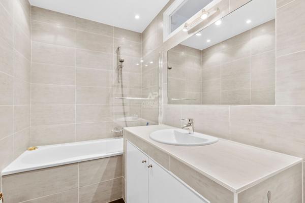 Appartement Saint Germain En Laye 5 pièce(s) 86.86 m2 €650 000 ** - Référence 17665