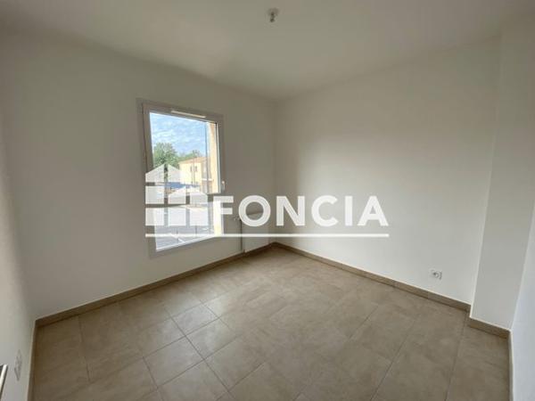 Location Appartement 4 pièces 81 m² - RUE DU MISTRAL Bedarrides 84370