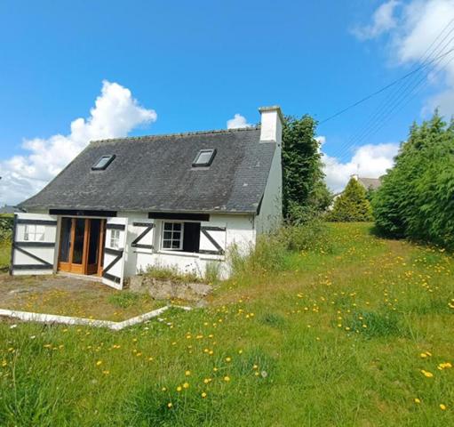 29520 Châteauneuf du Faou  ensemble de deux maisons dont 1 gîte , au calme sans vis à vis