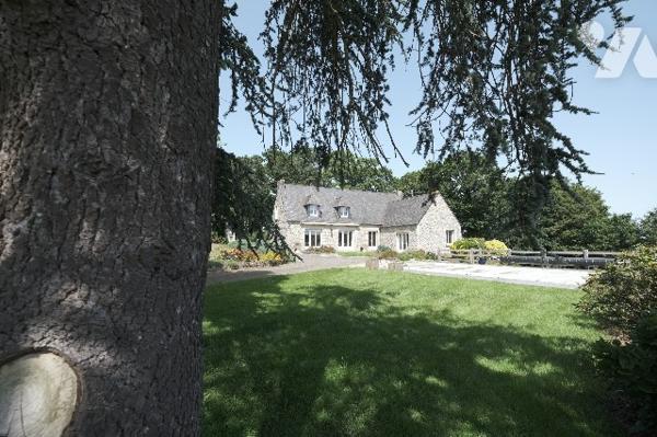 Maison en pierre avec piscine, vue imprenable sur la rance