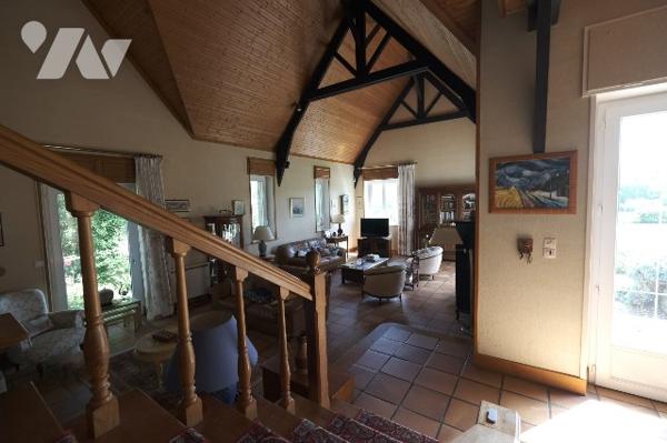 Maison en pierre avec piscine, vue imprenable sur la rance
