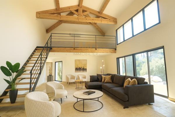 Cotignac: Maison t5 de 218m2, terrain 1500m2