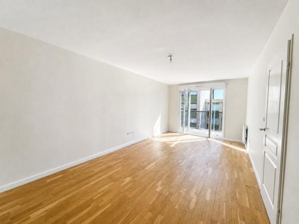 Appartement
         3 pièces
        - 70 m² 496 100 € *
