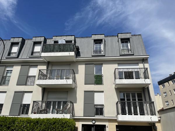 Appartement
         3 pièces
        - 70 m² 496 100 € *
