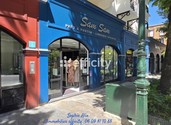 Fonds De Commerce
        
        - 84 m² Exclusivité 70 000 € *