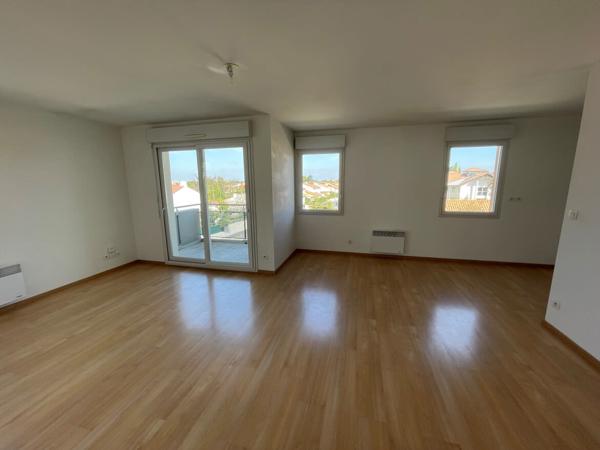 Appartement t3 avec parkings et cave