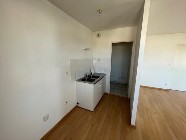 Appartement t3 avec parkings et cave