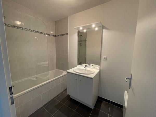 Appartement t3 avec parkings et cave