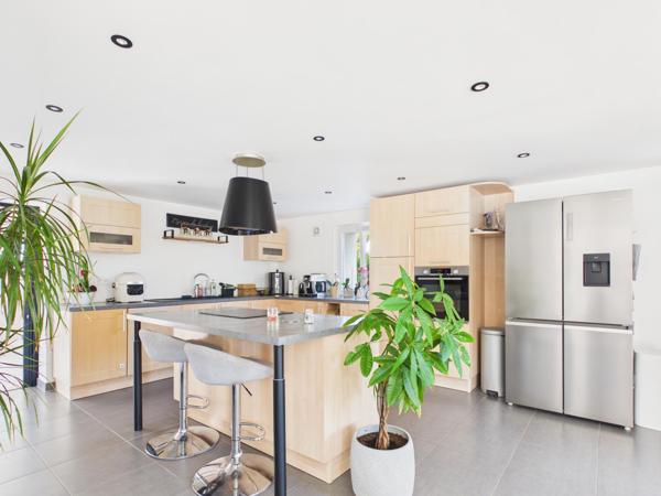 Maison Lannion (Beg Léguer) proche mer - entièrement rénovée - 200 m2