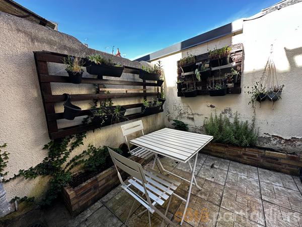 Vente
                Maison55 m² - 3 Pièces -
                    SAINT AMAND MONTROND (18200)
