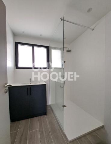 Maison meublée individuelle neuve avec jardin