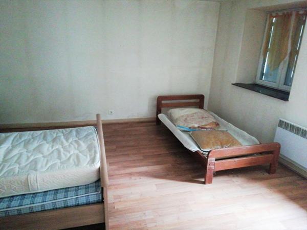 Petite maison plein bourg