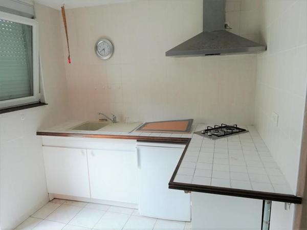 Petite maison plein bourg