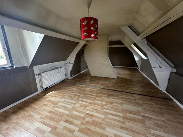 Ensemble de caractère avec 3,7 hectares de terrain