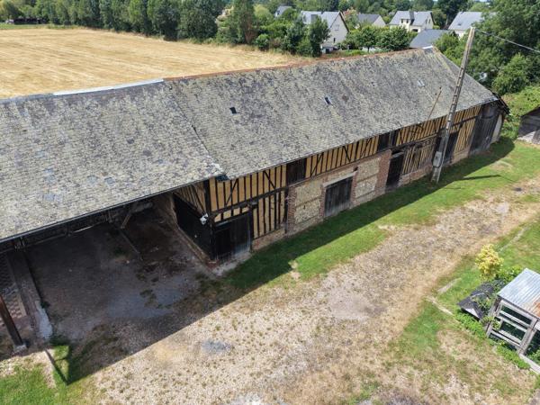 Ensemble de caractère avec 3,7 hectares de terrain