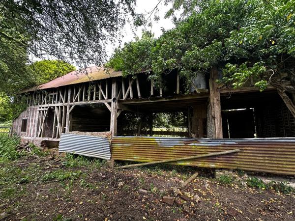 Ensemble de caractère avec 3,7 hectares de terrain