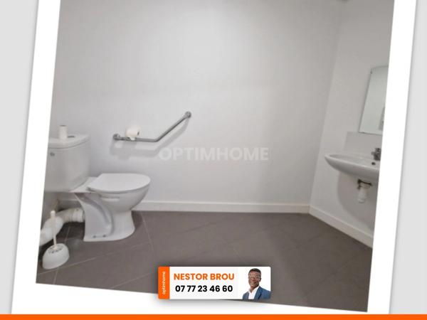 Local/bureau à louer 111 m² SETE (34)