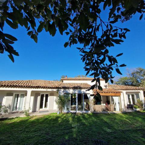 Le Plan-de-la-Tour (83120) Golfe de St-Tropez villa récente 205 m² 8 pièces, 5 chambres dont 3 de plain-pied...