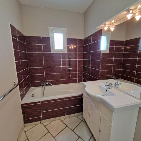 Le Plan-de-la-Tour (83120) Golfe de St-Tropez villa récente 205 m² 8 pièces, 5 chambres dont 3 de plain-pied...