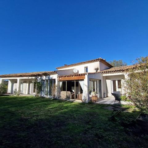 Le Plan-de-la-Tour (83120) Golfe de St-Tropez villa récente 205 m² 8 pièces, 5 chambres dont 3 de plain-pied...