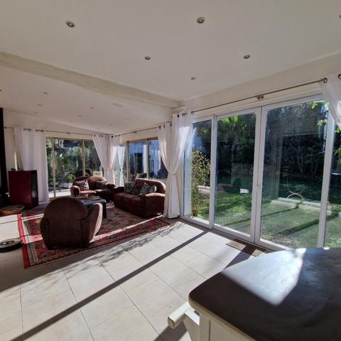 Le Plan-de-la-Tour (83120) Golfe de St-Tropez villa récente 205 m² 8 pièces, 5 chambres dont 3 de plain-pied...