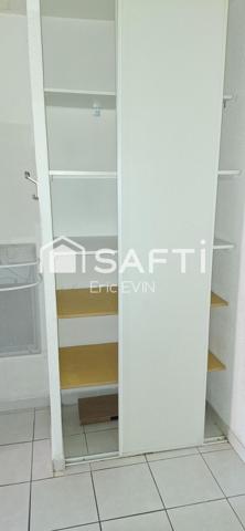 Bel appartement lumineux de 89 m², libre de suite, deuxième étage, centre ville, interphone, ascenseur.