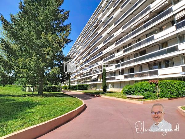 T3 dans un cadre verdoyant et vie pratique à Lyon 8