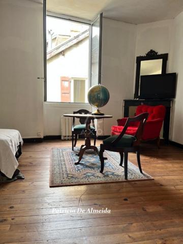 MAISON DE VILLE RENOVEE AVEC CACHET AU COEUR DE SALIES DE BEARN