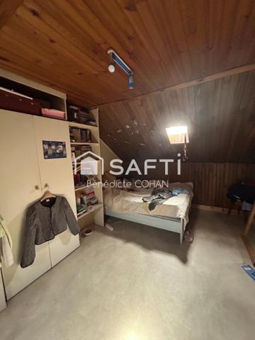 Maison 93 m2, avec sous sol total et garage double.