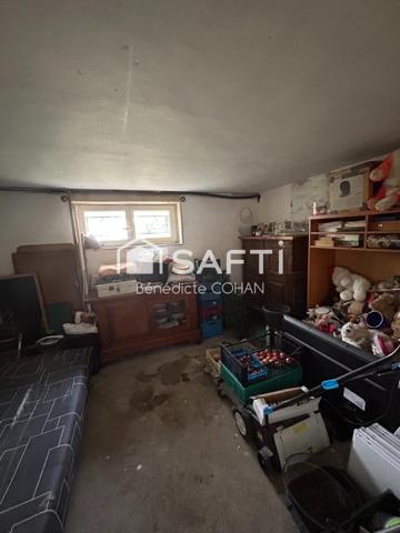 Maison 93 m2, avec sous sol total et garage double.
