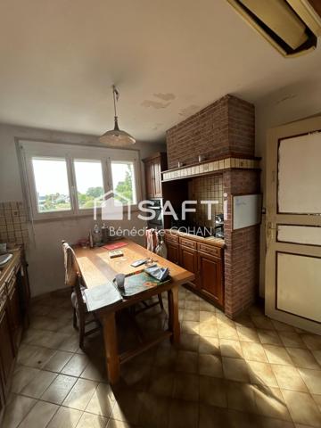 Maison 93 m2, avec sous sol total et garage double.
